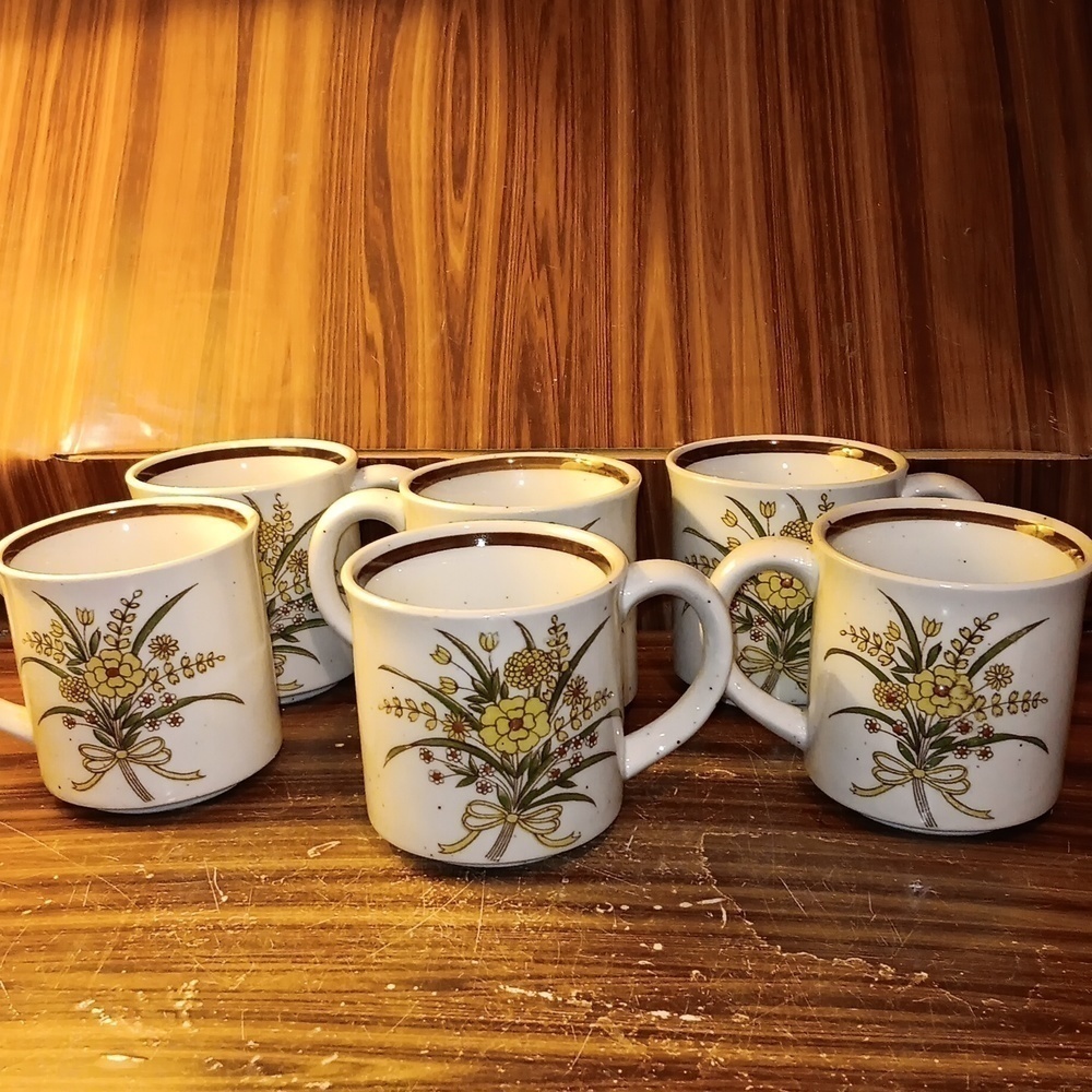 Vintage mcm coffee ☕️ cups flower Bouquet set of 6